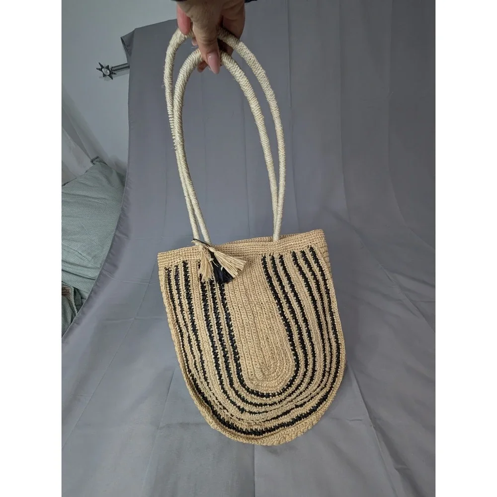 BTB Los Angeles Shoulder Tote Natural Raffia Weaved Bag Made in Madagascar NWT‎